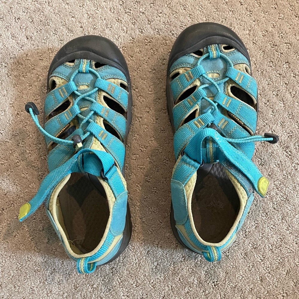 Boys size 6 Keen sandals aqua color